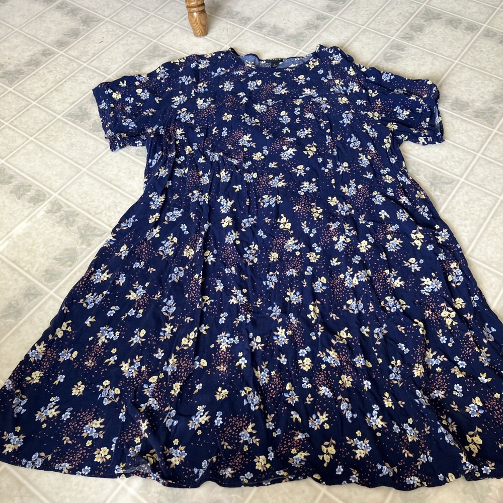 Torrid Blue Floral Dress Round Neck 3/4 Short Sleeve Above Knee Swing Dress sz 1